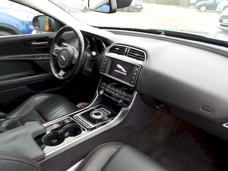 JAGUAR XE 2.0D E-PERFORMANCE 163 CV PRESTIGE AUTO  ****************** 1 ERE MAIN AVEC SEULEMENT 60453 KMS  !!! *****************